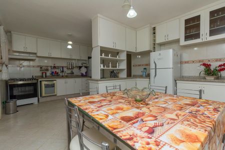 Casa para alugar com 250m², 4 quartos e 4 vagas Casa para alugar com 250m², 4 quartos e 4 vagasCozinha