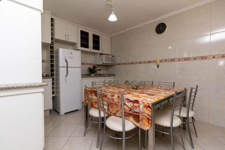 Casa para alugar com 250m², 4 quartos e 4 vagas Casa para alugar com 250m², 4 quartos e 4 vagasCozinha