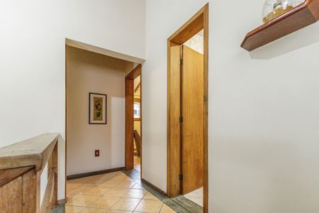 Casa para alugar com 200m², 4 quartos e 2 vagasCorredor - 1 andar