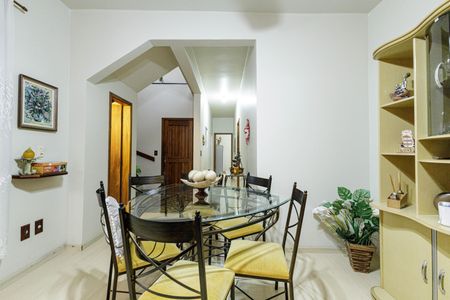 Casa para alugar com 200m², 4 quartos e 2 vagasSala 1