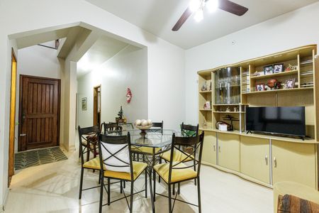 Casa para alugar com 200m², 4 quartos e 2 vagasSala 1