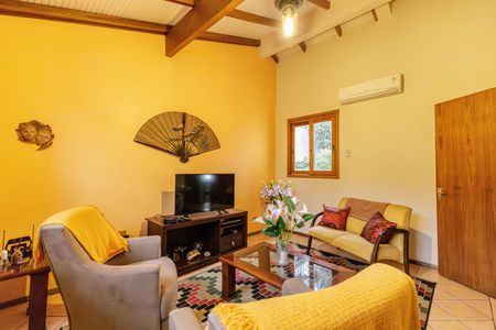 Casa para alugar com 200m², 4 quartos e 2 vagasCobertura/Sala