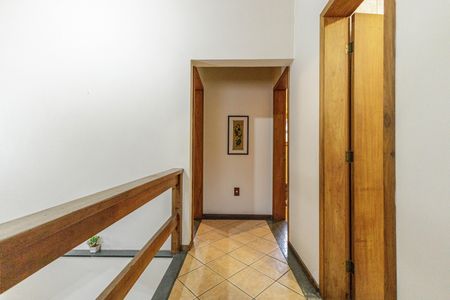 Casa para alugar com 200m², 4 quartos e 2 vagasCorredor - 1 andar