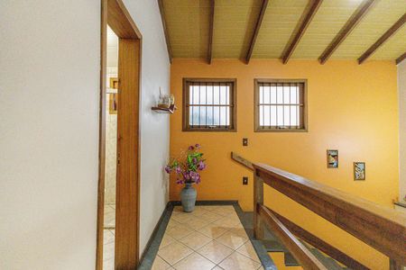 Casa para alugar com 200m², 4 quartos e 2 vagasCorredor - 1 andar