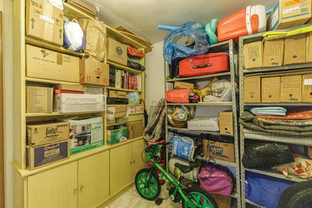 Casa para alugar com 200m², 4 quartos e 2 vagasDepósito