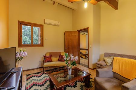 Casa para alugar com 200m², 4 quartos e 2 vagasCobertura/Sala