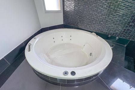 Apartamento para alugar com 360m², 3 quartos e 4 vagas Apartamento para alugar com 360m², 3 quartos e 4 vagasSuíte 03 Banheiro