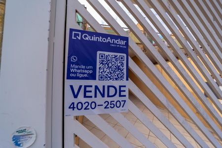Casa à venda com 120m², 3 quartos e 2 vagasPlaca> EUBO-261