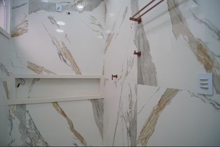 Casa à venda com 200m², 4 quartos e 4 vagasBanheiro 1