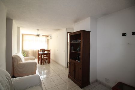 Apartamento para alugar com 82m², 2 quartos e 2 vagasSala