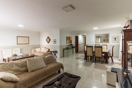 Apartamento à venda com 240m², 4 quartos e 2 vagasSala