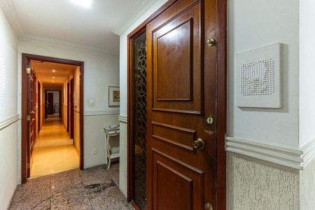 Apartamento à venda com 240m², 4 quartos e 2 vagasCorredor