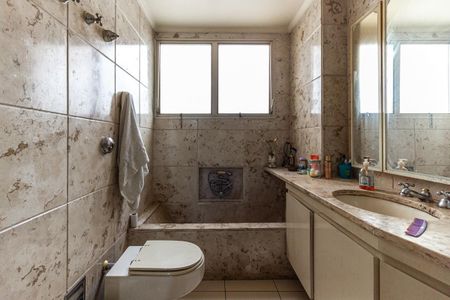 Apartamento à venda com 240m², 4 quartos e 2 vagasBanheiro da Suíte 1