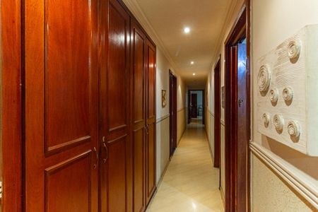 Apartamento à venda com 240m², 4 quartos e 2 vagasCorredor