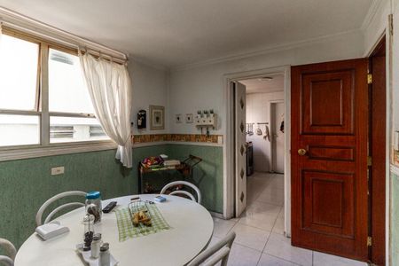 Apartamento à venda com 240m², 4 quartos e 2 vagasCopa