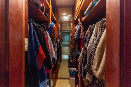 Apartamento à venda com 240m², 4 quartos e 2 vagasCloset da Suíte 1