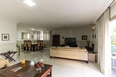 Apartamento à venda com 240m², 4 quartos e 2 vagasSala