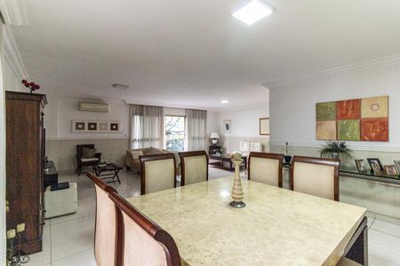 Apartamento à venda com 240m², 4 quartos e 2 vagasSala