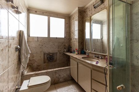 Apartamento à venda com 240m², 4 quartos e 2 vagasBanheiro da Suíte 1