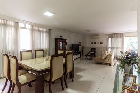 Apartamento à venda com 240m², 4 quartos e 2 vagasSala