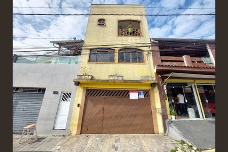 Casa à venda com 171m², 3 quartos e 2 vagasFachada - Plaquinha instalada