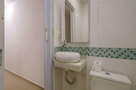 Casa de condomínio à venda com 90m², 3 quartos e 1 vagaBanheiro 2