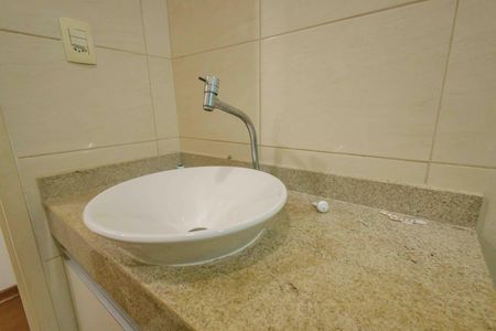 Casa de condomínio à venda com 90m², 3 quartos e 1 vagaBanheiro 1