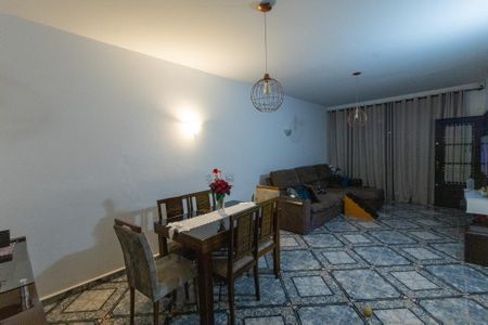 Casa à venda com 250m², 3 quartos e 4 vagasSala