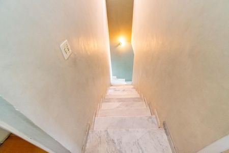 Casa à venda com 130m², 3 quartos e 4 vagasEscada