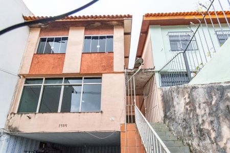 Casa à venda com 130m², 3 quartos e 4 vagasFachada