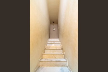 Casa à venda com 130m², 3 quartos e 4 vagasEscada