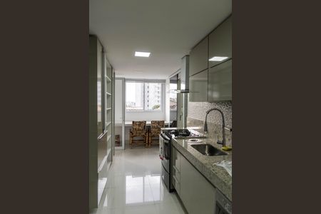 Apartamento à venda com 118m², 4 quartos e 2 vagasCozinha