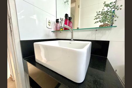 Apartamento para alugar com 49m², 2 quartos e 1 vaga Apartamento para alugar com 49m², 2 quartos e 1 vagaBanheiro