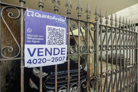 Casa à venda com 113m², 3 quartos e 2 vagas Casa à venda com 113m², 3 quartos e 2 vagasFachada