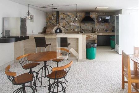 Apartamento para alugar com 160m², 4 quartos e 2 vagas Apartamento para alugar com 160m², 4 quartos e 2 vagasÁrea comum - Churrasqueira