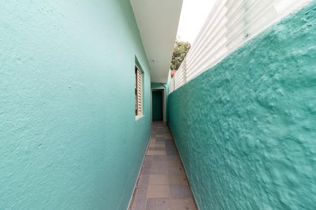 Casa para alugar com 110m², 3 quartos e 2 vagas Casa para alugar com 110m², 3 quartos e 2 vagasQuintal / Corredor Lateral
