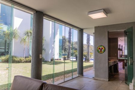 Casa à venda com 700m², 4 quartos e 6 vagas Casa à venda com 700m², 4 quartos e 6 vagasÁrea comum - Sala de Jogos