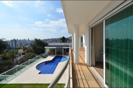 Casa à venda com 700m², 4 quartos e 6 vagas