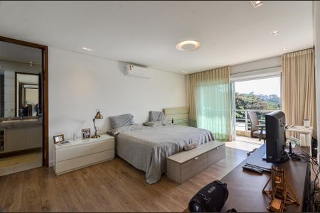 Casa à venda com 700m², 4 quartos e 6 vagas