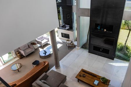 Casa à venda com 700m², 4 quartos e 6 vagas Casa à venda com 700m², 4 quartos e 6 vagasSala