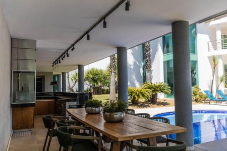 Casa à venda com 700m², 4 quartos e 6 vagas Casa à venda com 700m², 4 quartos e 6 vagasEspaço Gourmet