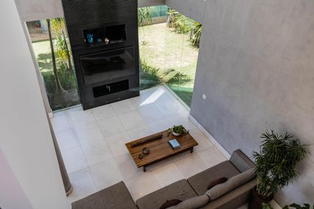 Casa à venda com 700m², 4 quartos e 6 vagas Casa à venda com 700m², 4 quartos e 6 vagasSala