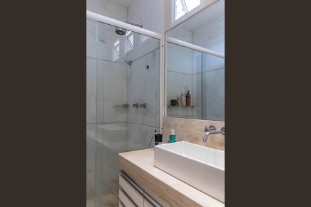 Casa à venda com 700m², 4 quartos e 6 vagas Casa à venda com 700m², 4 quartos e 6 vagasBanheiro da Suíte 2