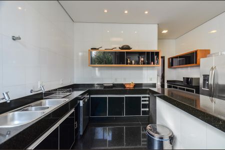 Casa à venda com 700m², 4 quartos e 6 vagas