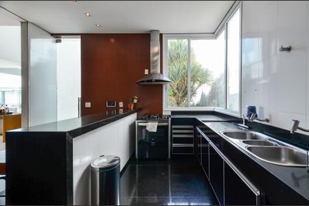 Casa à venda com 700m², 4 quartos e 6 vagas