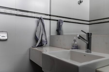 Casa à venda com 700m², 4 quartos e 6 vagas Casa à venda com 700m², 4 quartos e 6 vagasBanheiro da Suíte 4