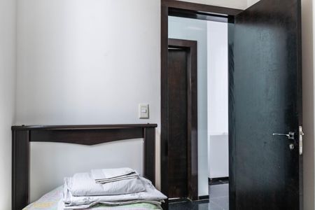 Casa à venda com 700m², 4 quartos e 6 vagas Casa à venda com 700m², 4 quartos e 6 vagasQuarto de Serviço