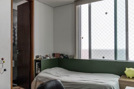 Casa à venda com 700m², 4 quartos e 6 vagas Casa à venda com 700m², 4 quartos e 6 vagasSuíte 4