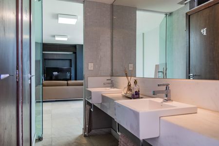 Casa à venda com 700m², 4 quartos e 6 vagas Casa à venda com 700m², 4 quartos e 6 vagasLavabo 2