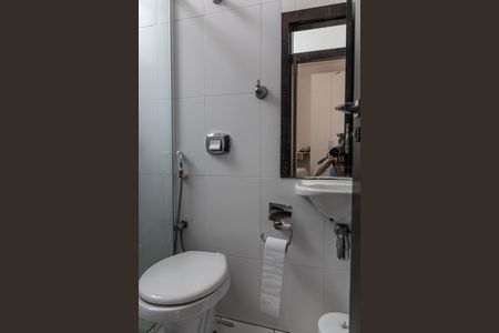 Casa à venda com 700m², 4 quartos e 6 vagas Casa à venda com 700m², 4 quartos e 6 vagasBanheiro de Serviço